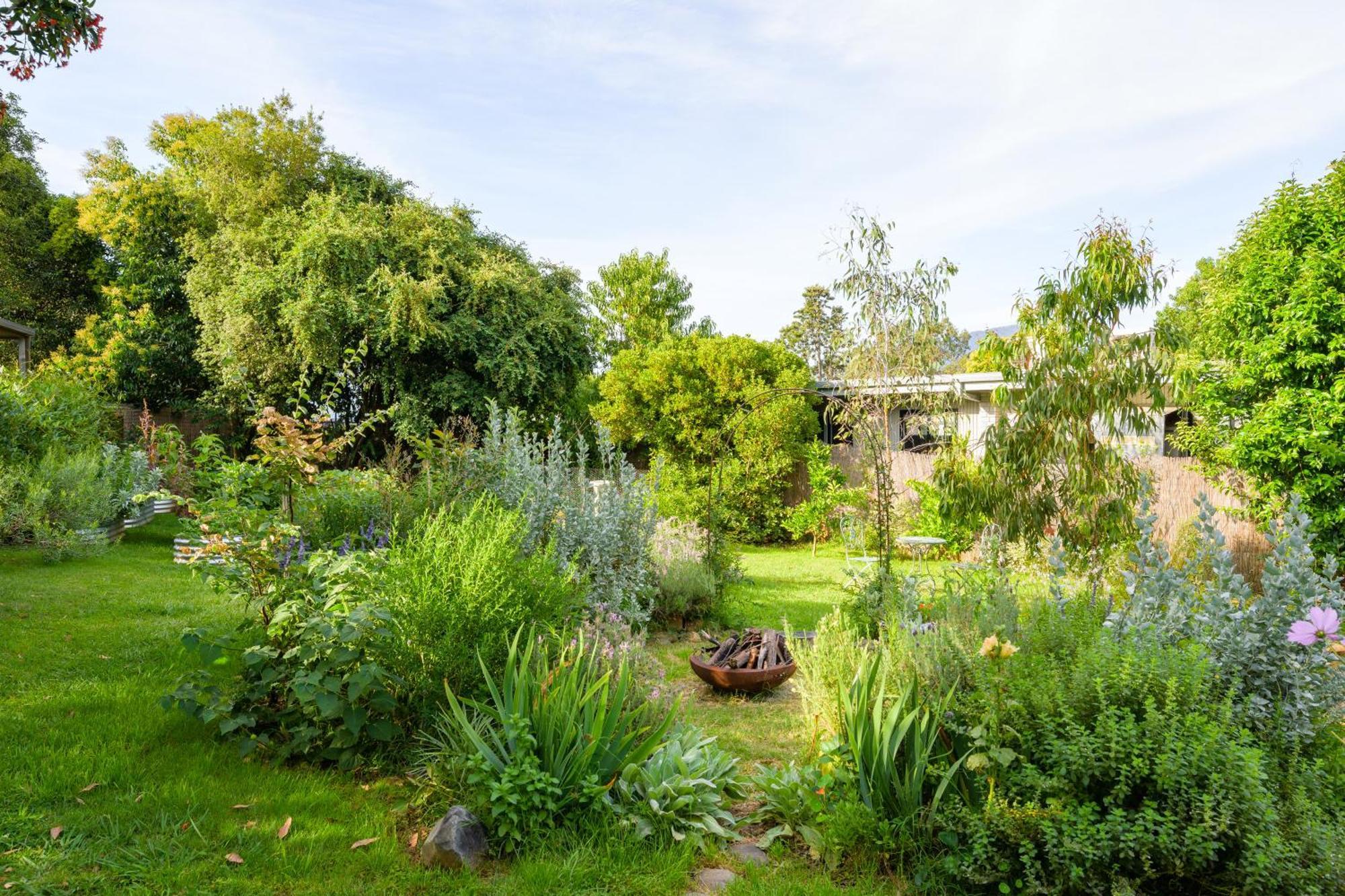 The Secret Garden - Alpine Retreat Mount Beauty Exterior photo